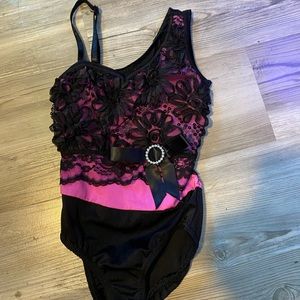 Girls  Ballet/dance leotard. Pink and black size 4/5 xs